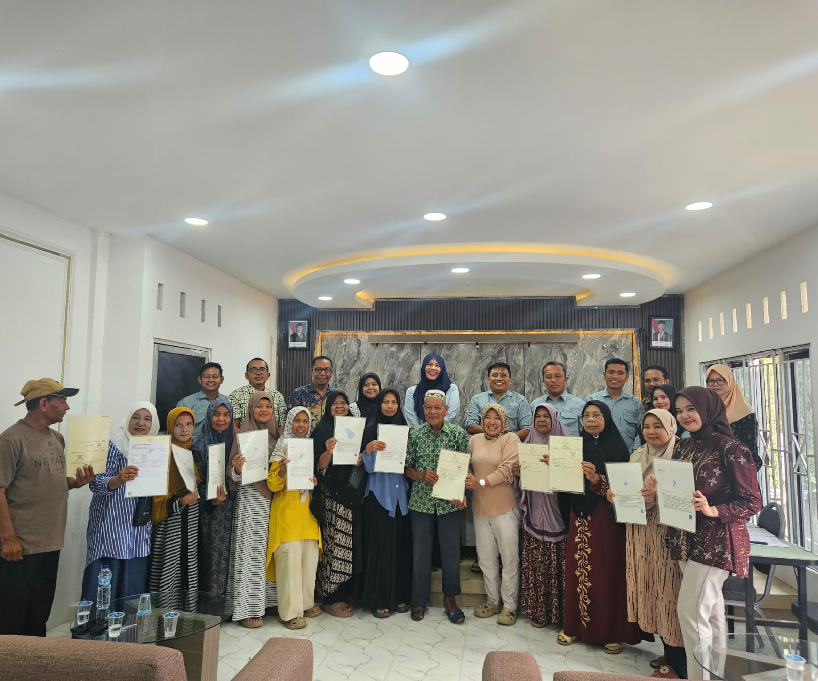 pemerintah-nagari-durian-gadang-serahkan-22-sertifikat-redistribusi-tanah-tahun-2025